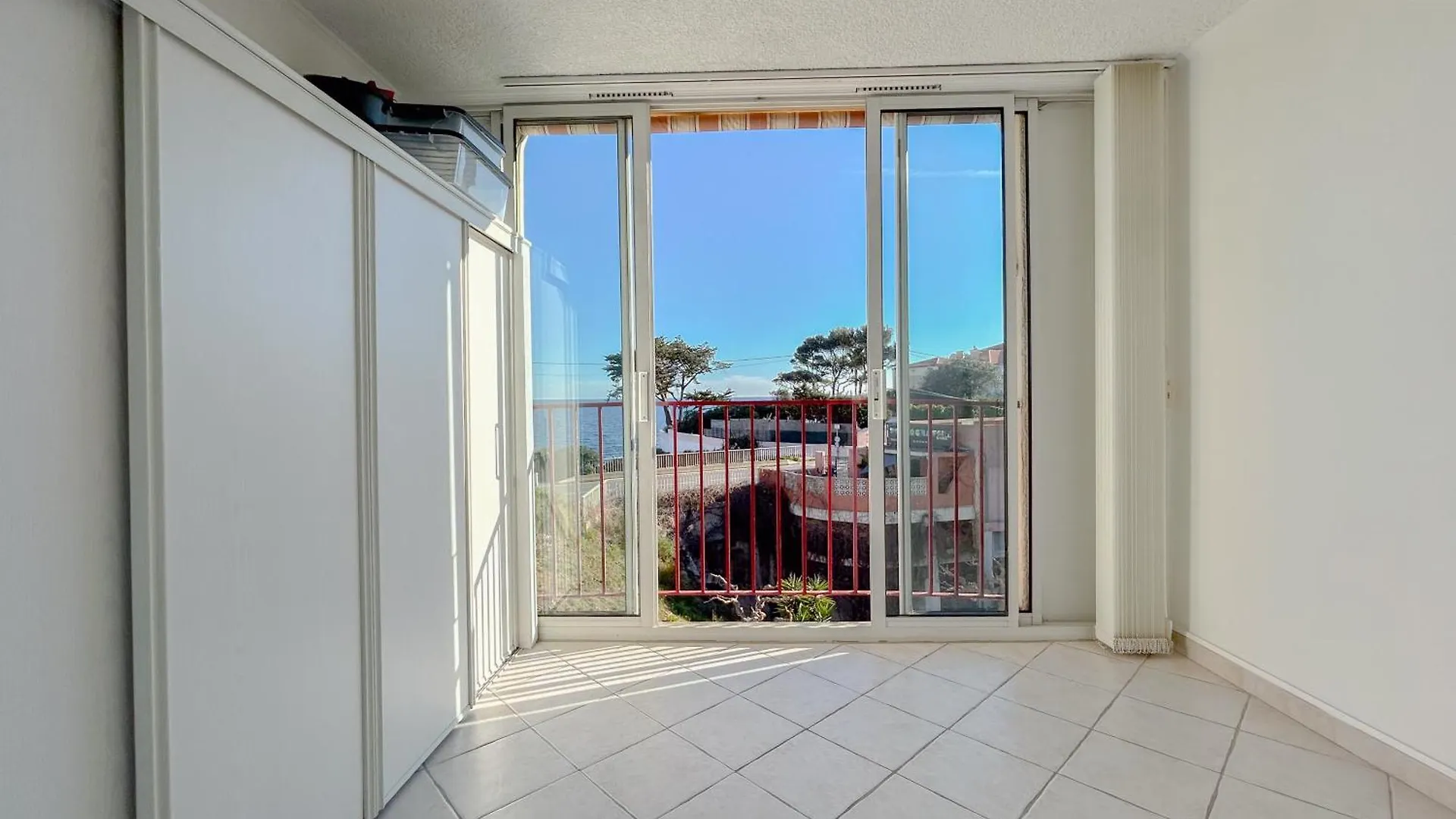 Vue Mer Et Parking Prive, T2 Avec Acces Plage Frejus Apartment